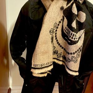 Alexander Mc Queen 💀 scarf 🧣